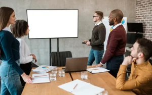 Read more about the article Projectors & Screens Rental Guide